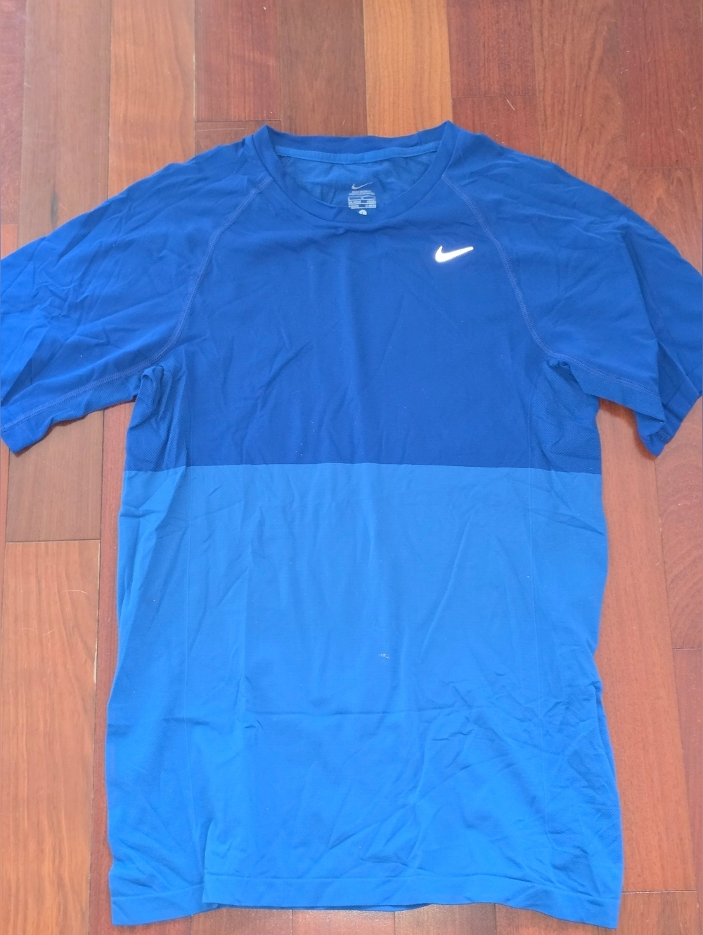 Mens Size Large Nike 2 Toned Blue Crewneck tshirt with White Swoosh Print